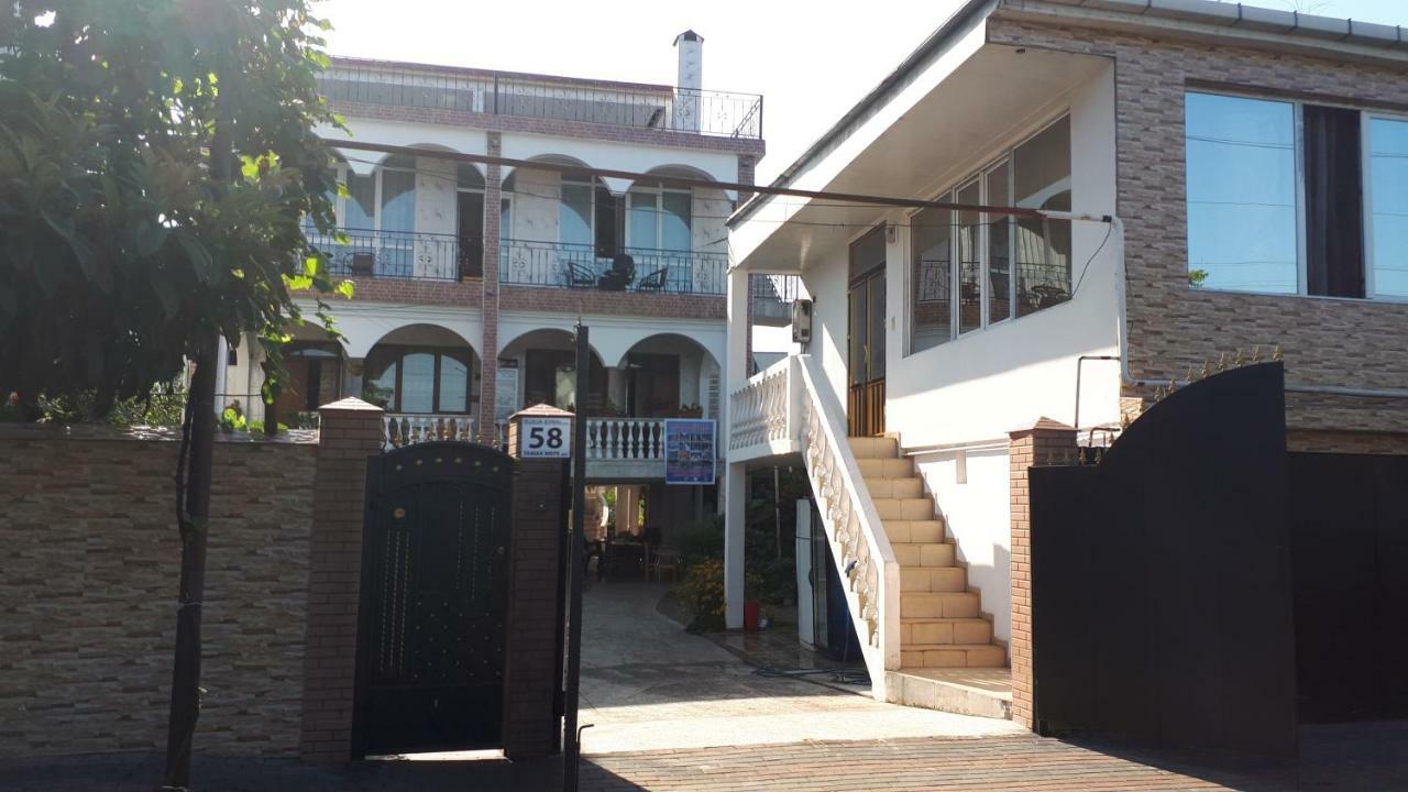 Merab House บาทูมิ ภายนอก รูปภาพ