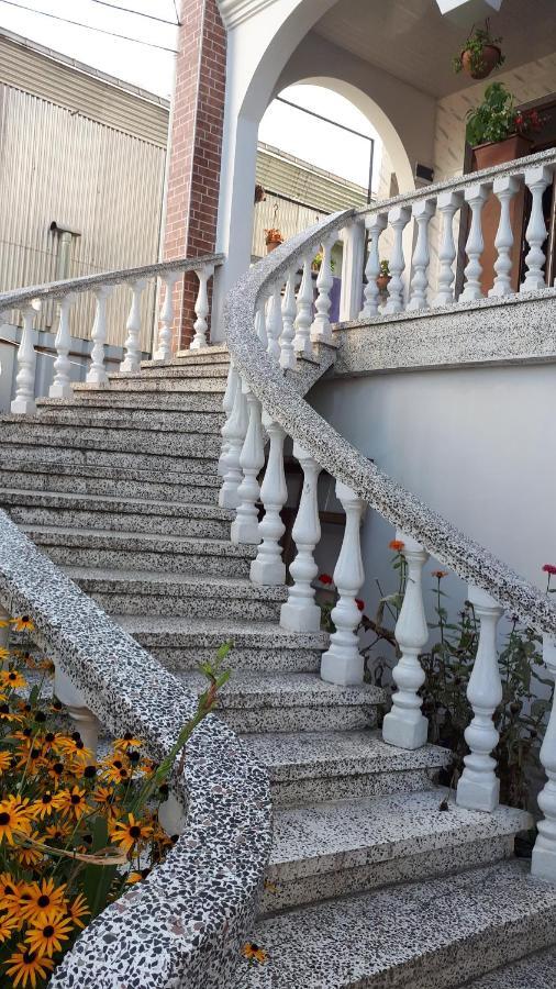 Merab House บาทูมิ ภายนอก รูปภาพ