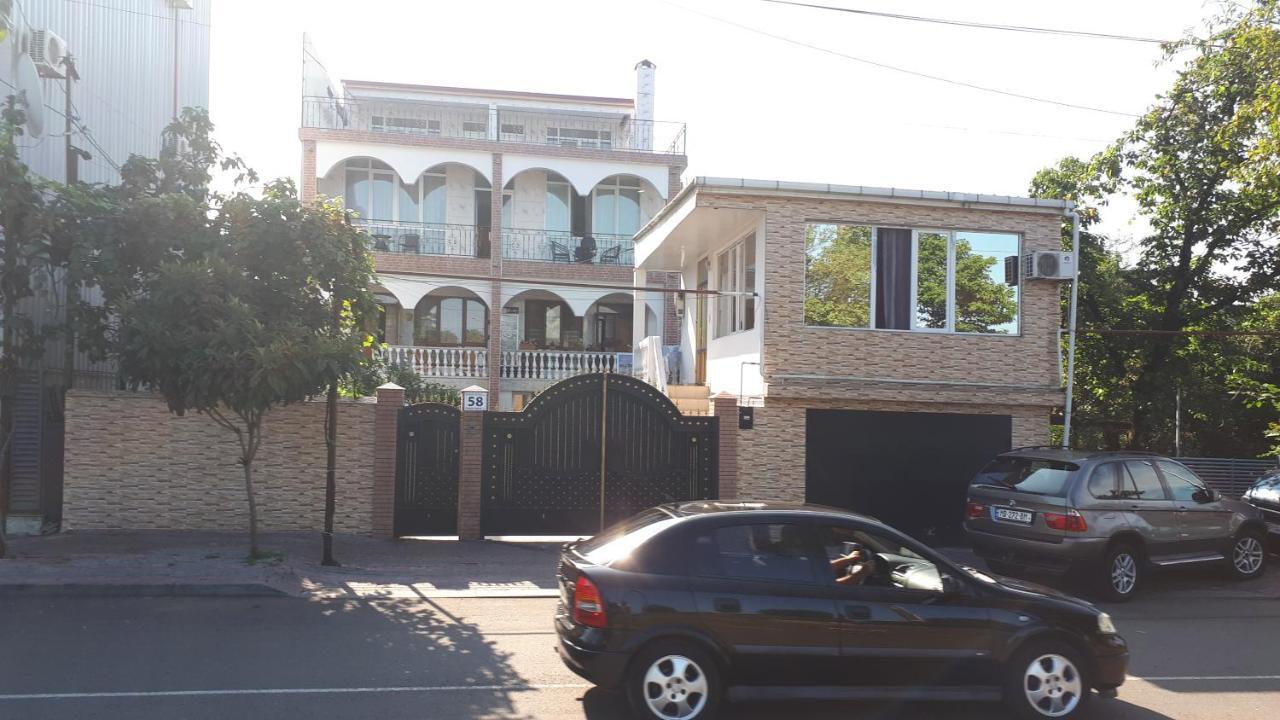 Merab House บาทูมิ ภายนอก รูปภาพ